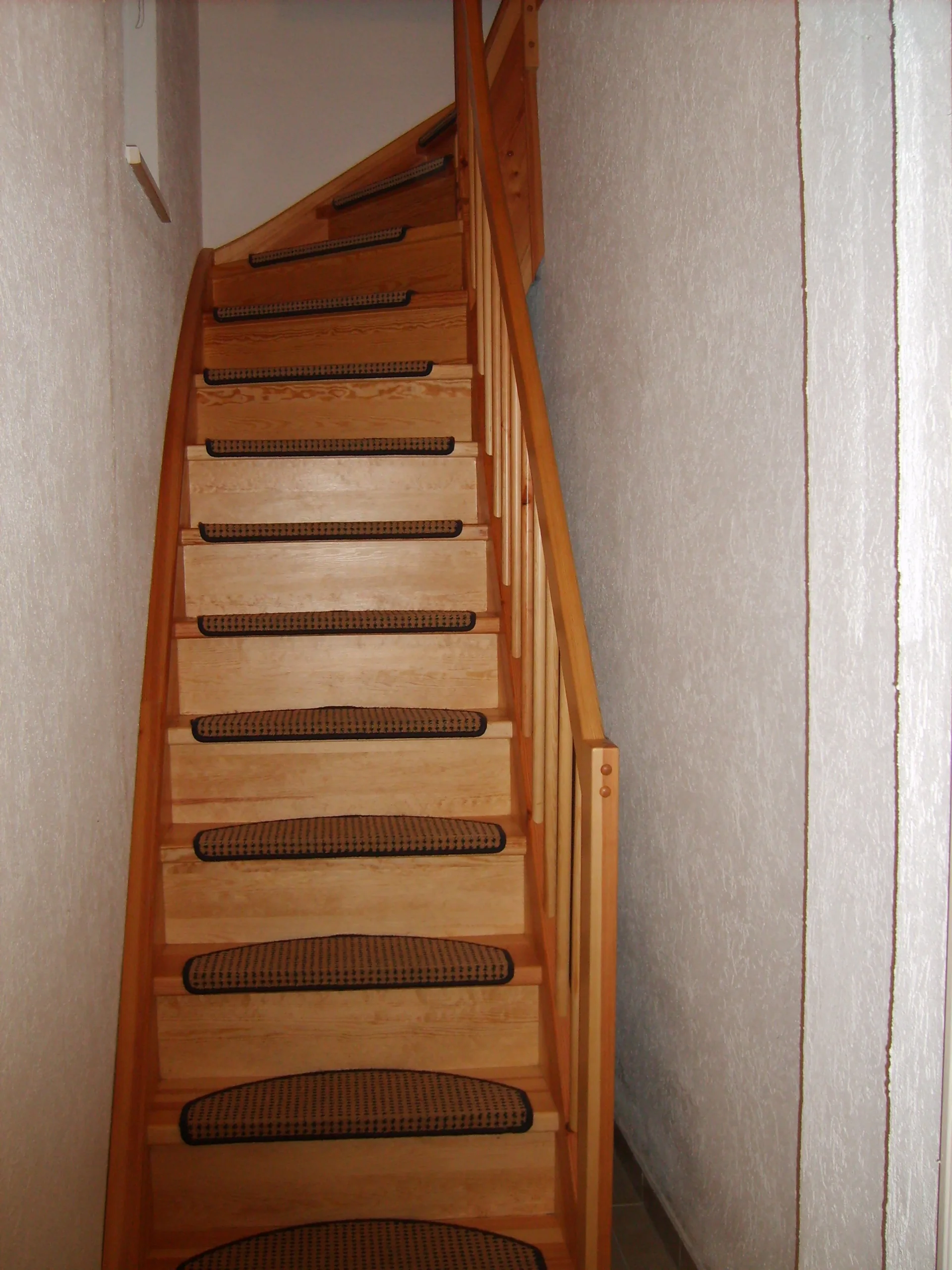 Treppe vom Flur ins Wohnzimmer